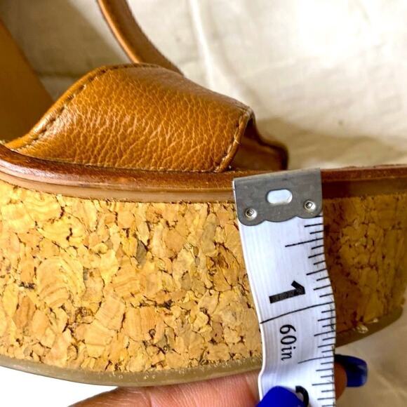 Women's Steve Madden Iluvit T-strap Platform Wedge Sandals HEELS Taupe Size 6 - Picture 11 of 14